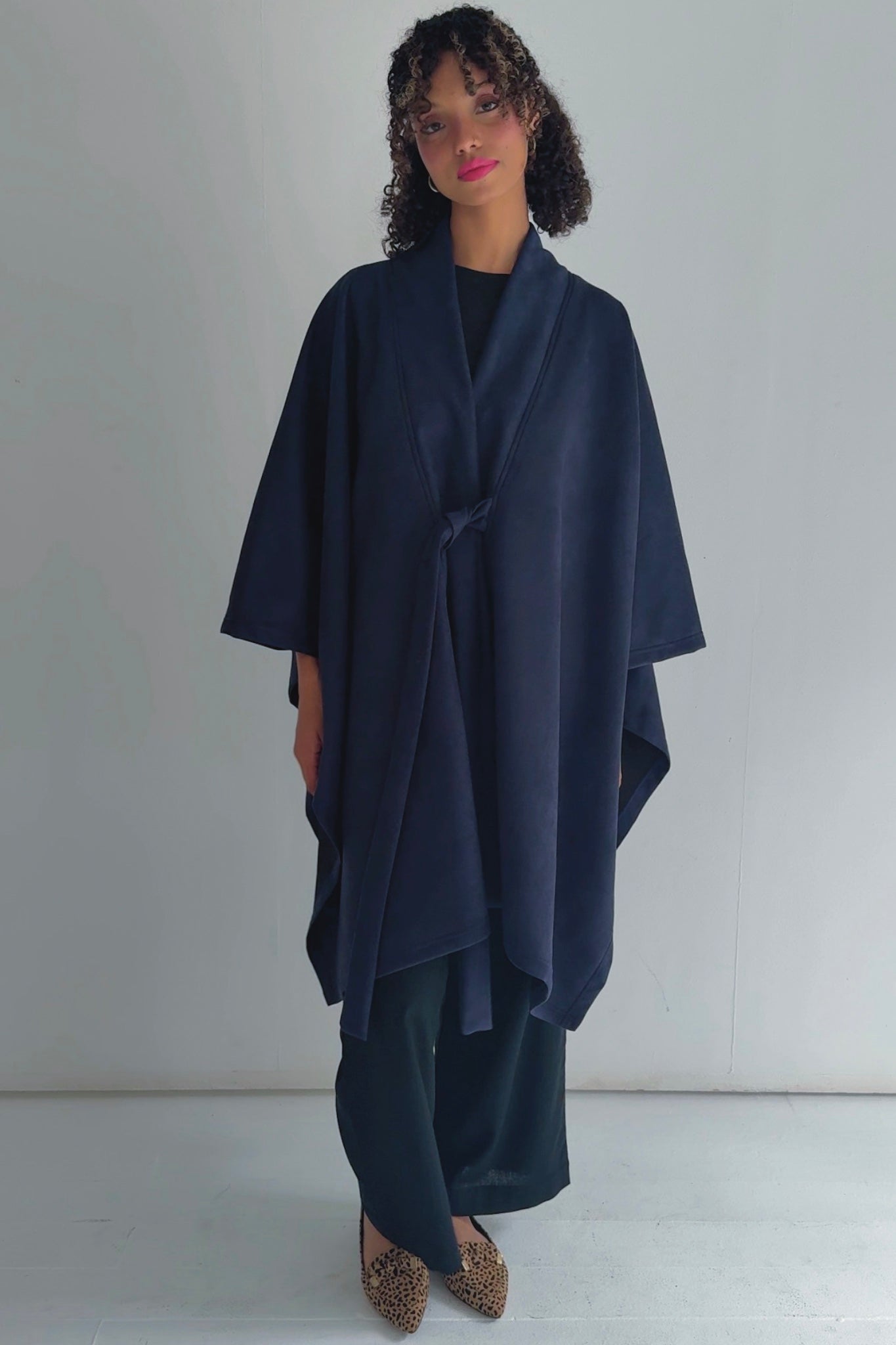 Kova Cape Jacket | Navy