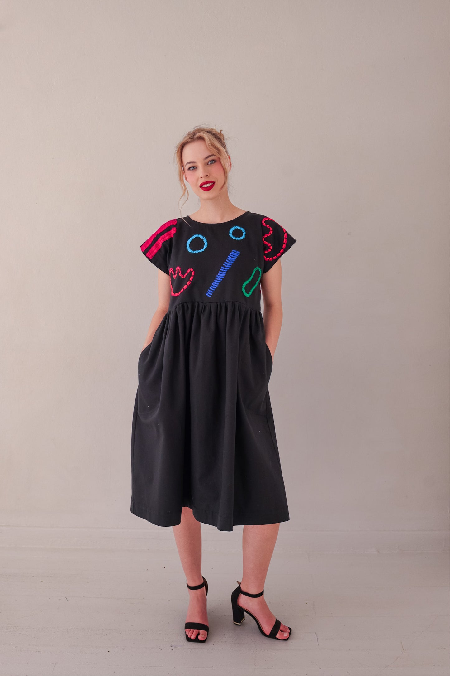 Doodle Embroidery Dress  | Black