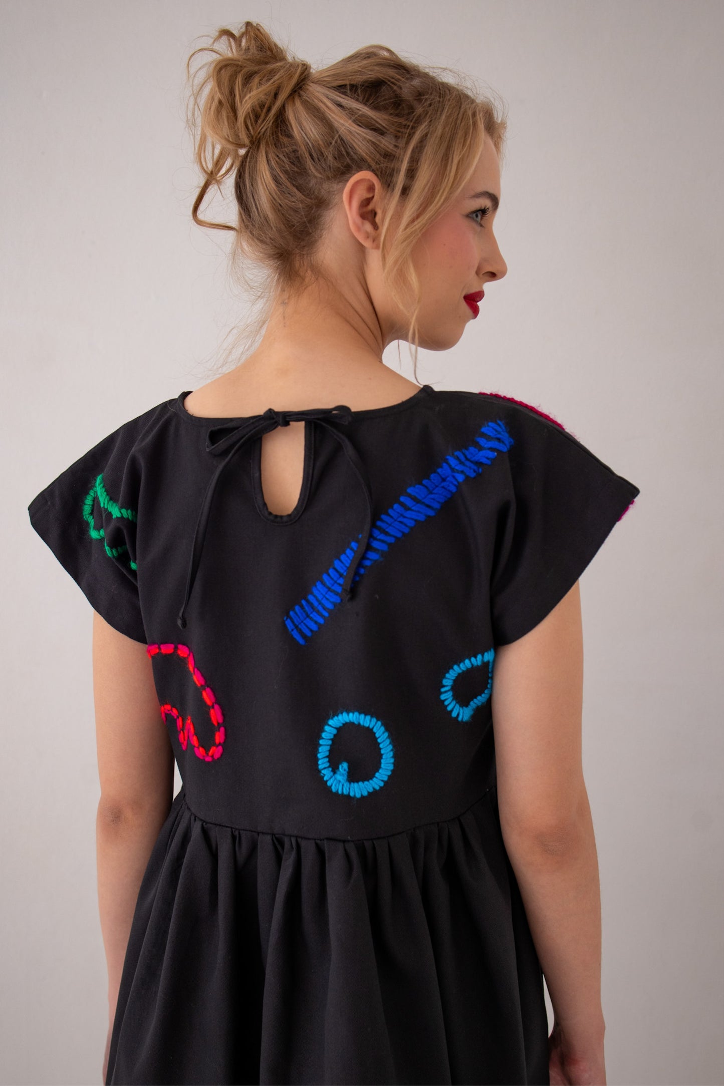 Doodle Embroidery Dress  | Black