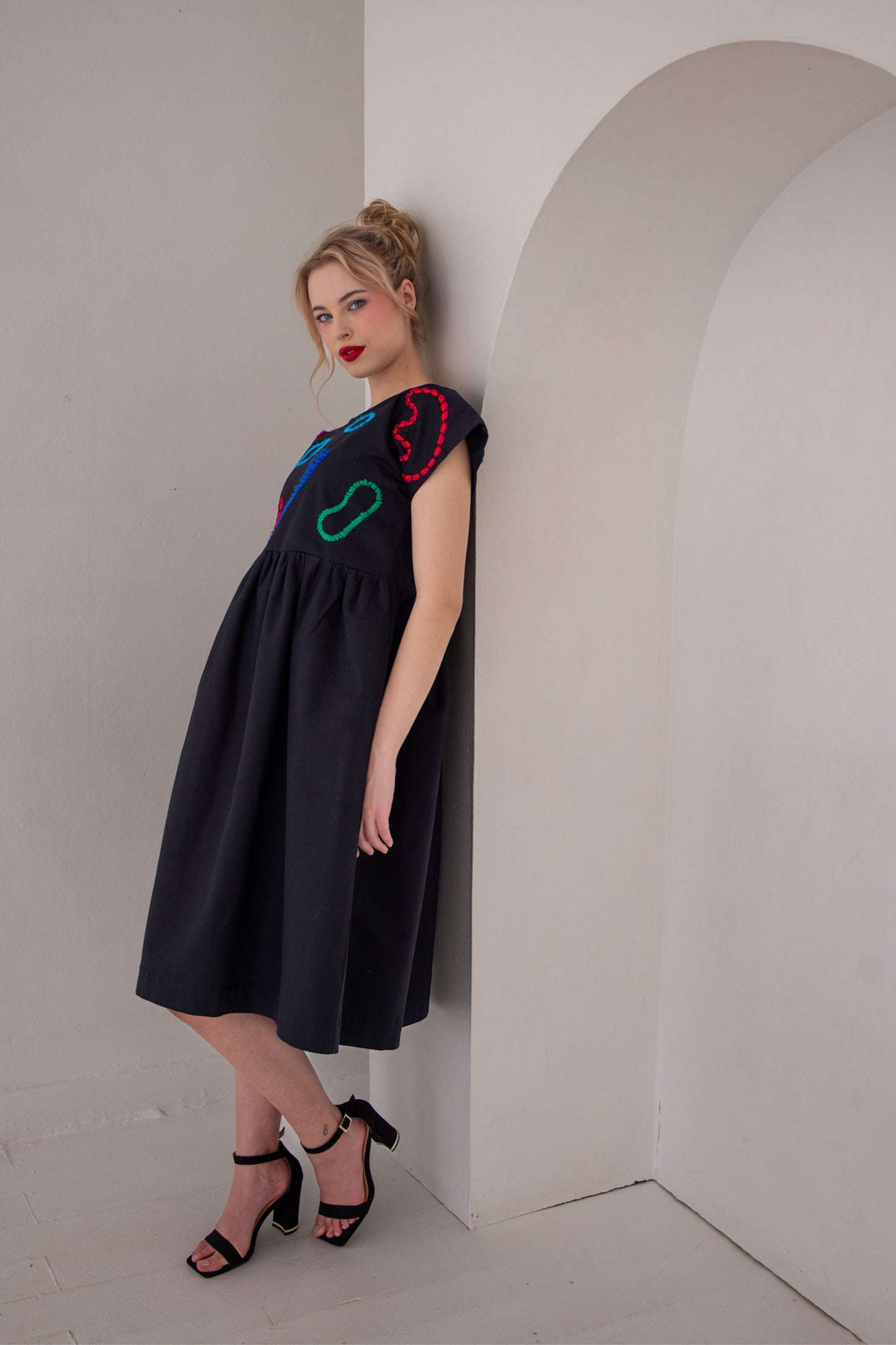 Doodle Embroidery Dress  | Black