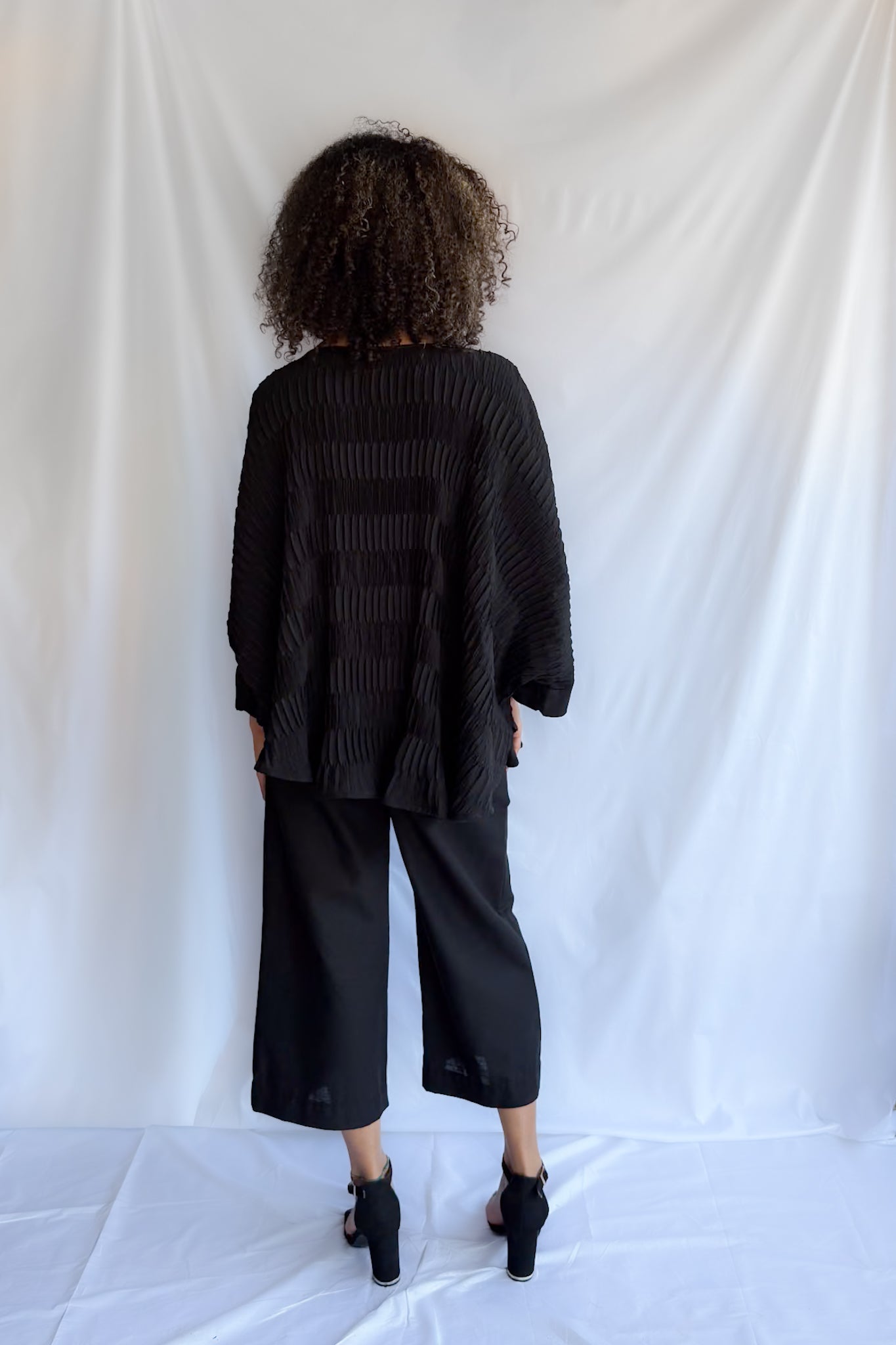 NOIR PLEATS TOP