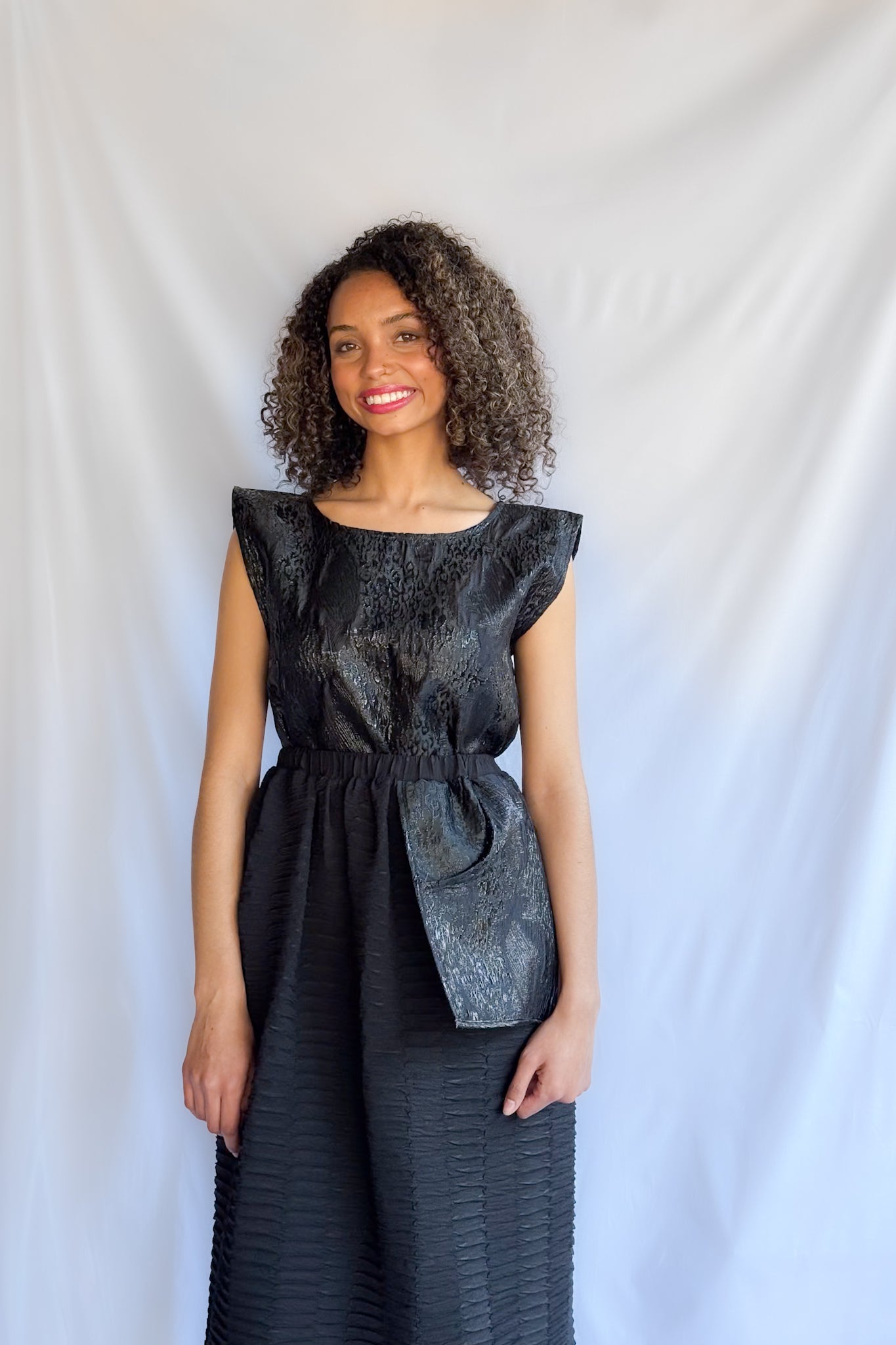 NOIR PLEATS SKIRT